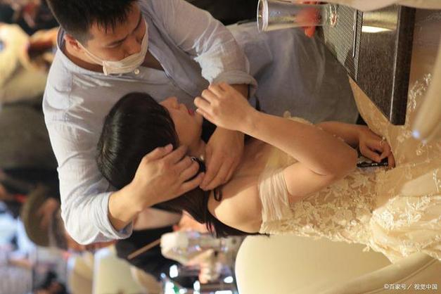 男女摸动漫网站的相关介绍