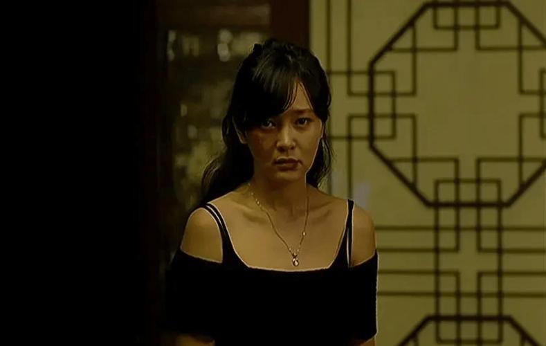 玩弄小屁股菊眼张开h的相关介绍