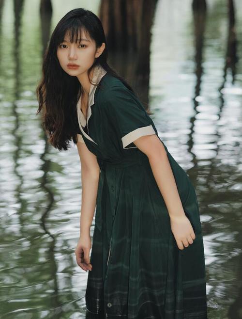 女老师啪啪的相关介绍