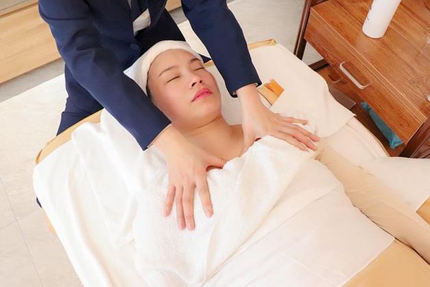操老师小逼的相关介绍