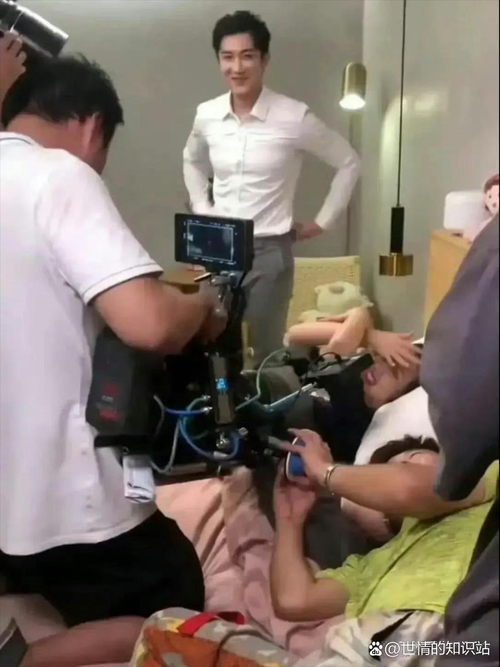 操了女老师的逼的相关介绍