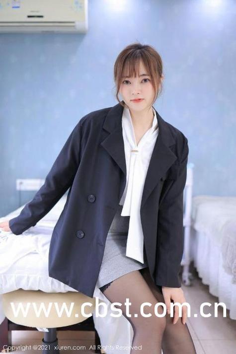 美女老师操我逼的相关介绍