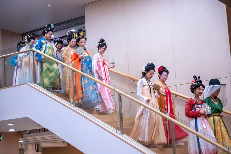 亚洲少妇少妇的相关介绍