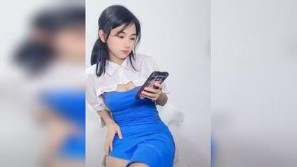 一边亲上一边摸下的相关介绍
