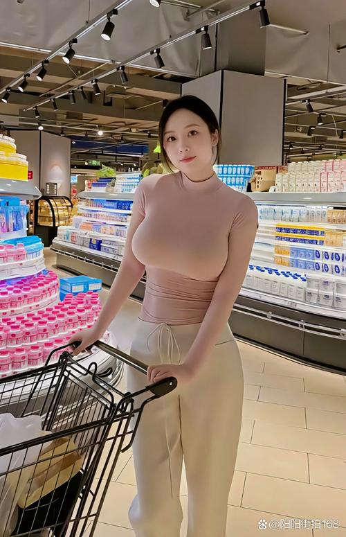 美女穿白丝袜操的相关介绍