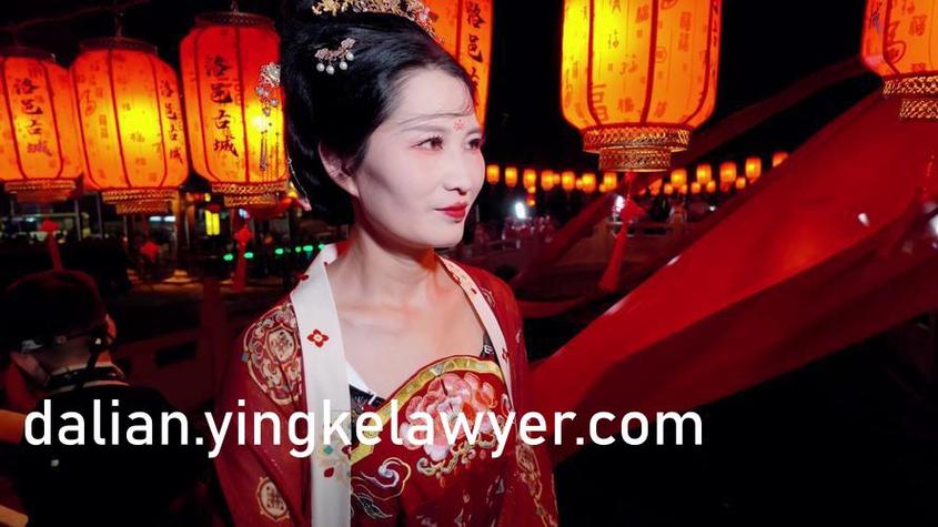 一边亲一边摸.的相关介绍
