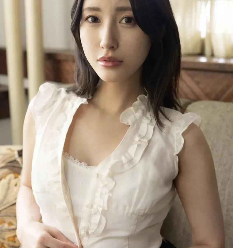 美女被劈腿操出白浆的相关介绍
