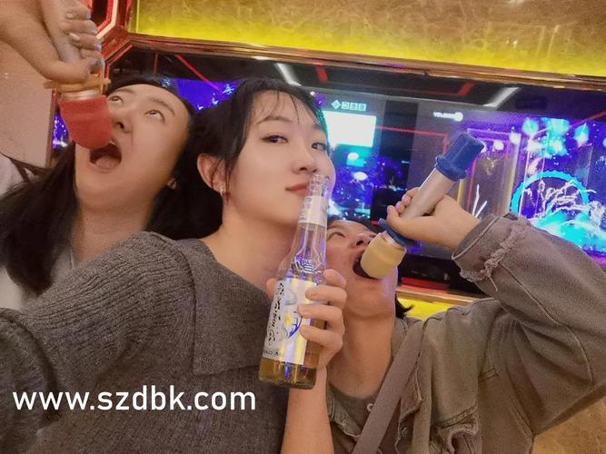 狂操白丝美女的相关介绍
