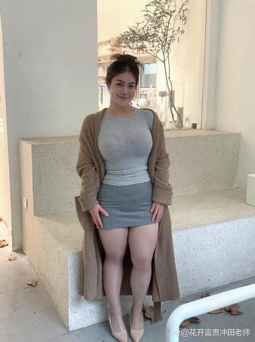白丝美女操出白浆的相关介绍
