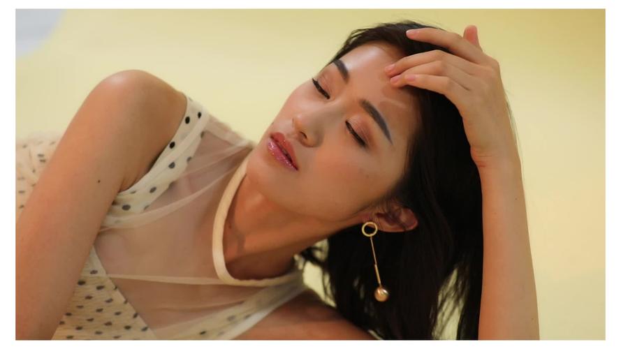 我操美女老师视频的相关介绍