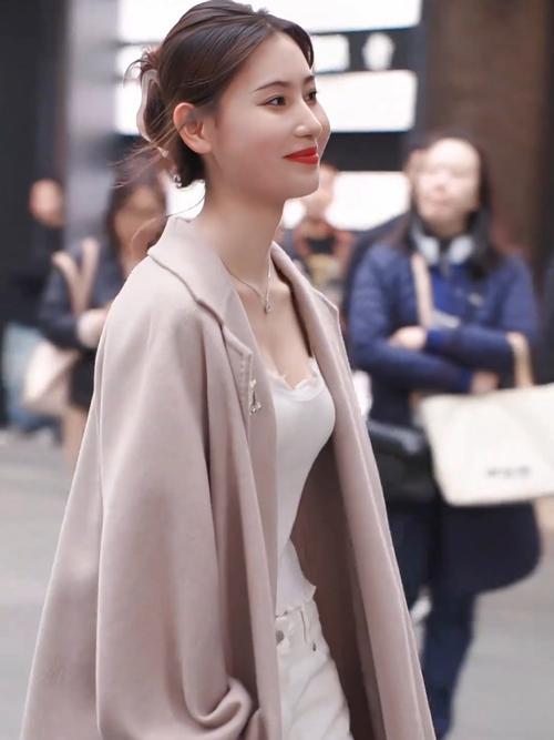 精品久久久久久蜜桃的相关介绍