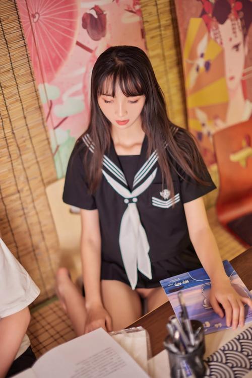 美女性感丝袜av一区二区的相关介绍